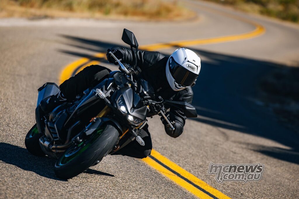 Z1100 SE ABS особенно хорош на извилистом асфальте, где широкая кривая момента позволяет ехать между поворотами без