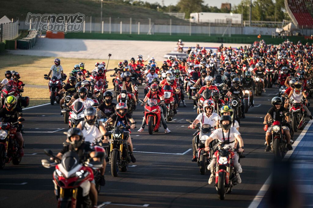 Традиционный парад Ducatisti вернётся на World Ducati Week 2026: он начнётся с круга по Misano и продолжится по