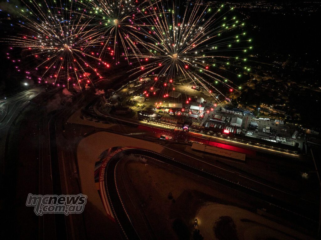 Фейерверк освещает Misano World Circuit во время World Ducati Week 2024, а в 2026 году Ducati готовит ещё более масштабное