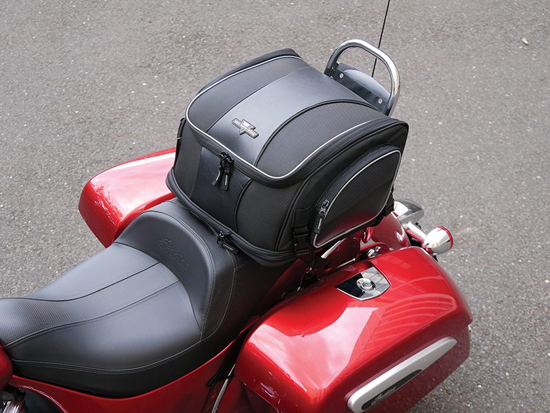 Сумка Nelson Rigg Weekender Backrest Bag (NR-215) стоит $169.95. Здесь она закреплена на пассажирском сиденье Indian