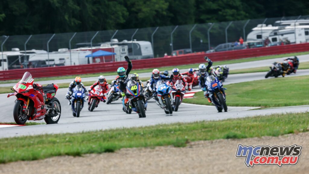 Бенджамин Смит потерял контроль на первом круге первоначального старта Race 2