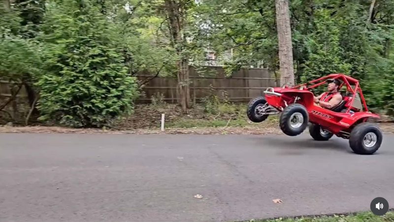 Dax Shepard получил Honda Pilot UTV мощностью 150 л.с. с двухтактным мотором ради удовольствия