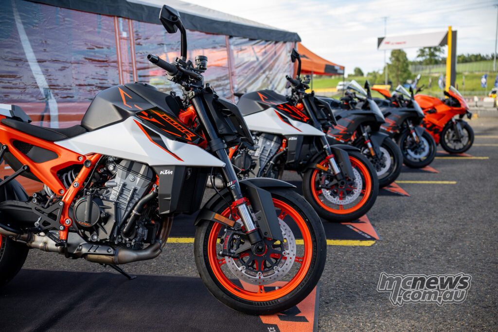 История дорожных RC от KTM
