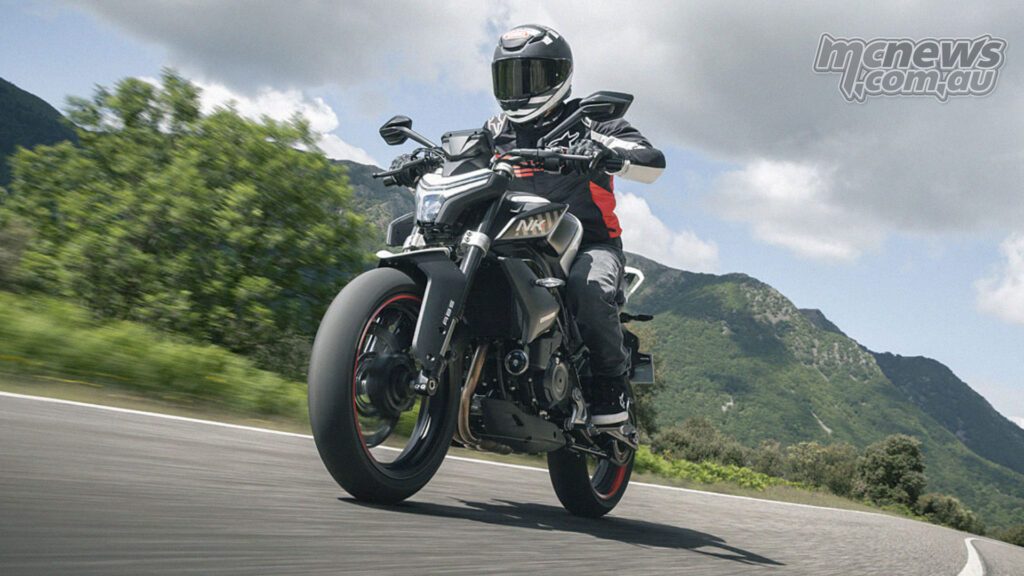 Нейкед CFMOTO 450NK входит в Ride Forward Sale: одобренный для LAMS рядный двухцилиндровый мотоцикл предлагается по цене