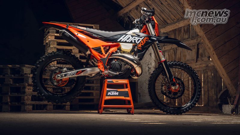 2027 KTM 300 EXC HARDENDURO: без лишней драмы, но с прежним запасом прочности