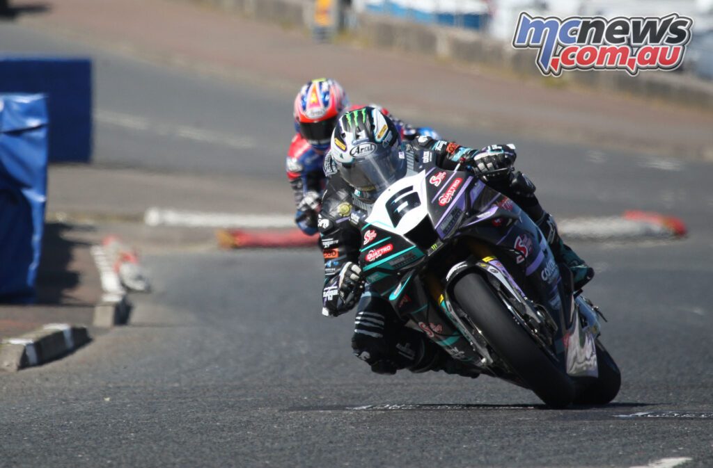 Ранее в этом месяце Майкл Дунлоп выступал на Hawk Fireblade на NW200