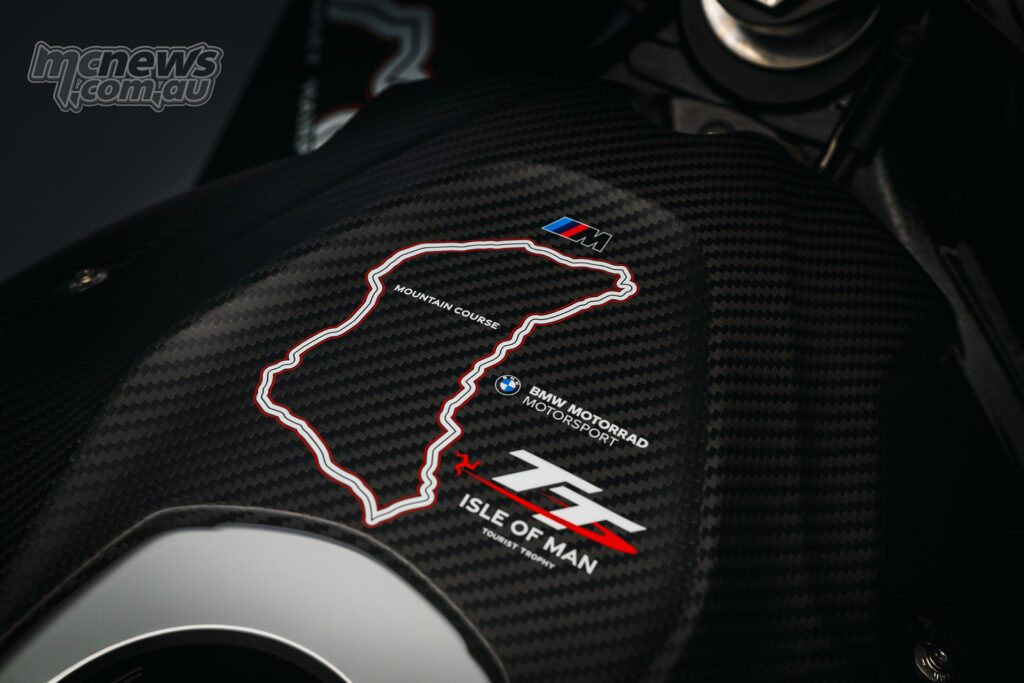 Карбоновая крышка воздухозаборника несет полный контур Mountain Course, а не просто очередной значок TT