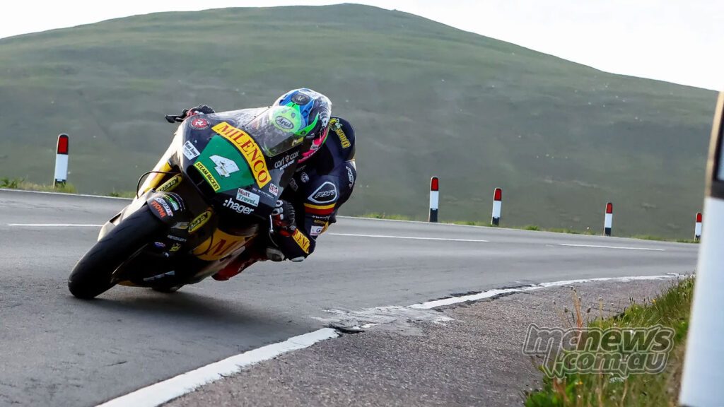 Джейми Каувард проводит Paton между стенами и финиширует пятым в Sportbike, несмотря на непростой для него в целом день в