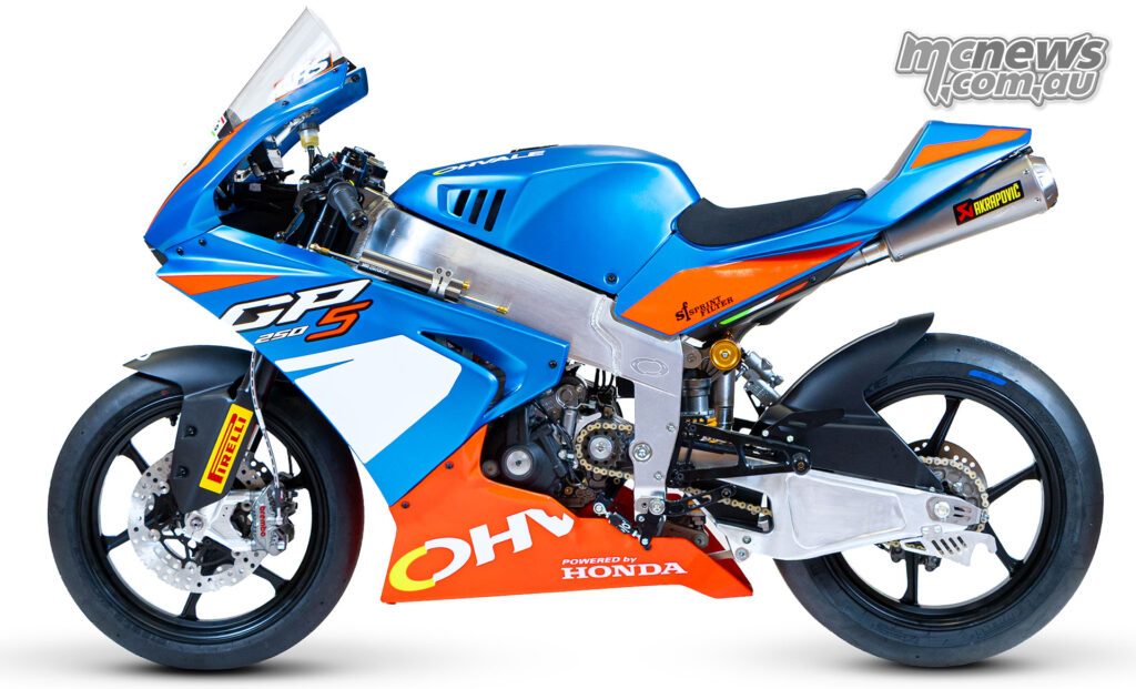 Версия GP-5 с мотором Honda сочетает двигатель объемом 249,4 см³ с алюминиевой периметральной рамой, алюминиевым маятником и
