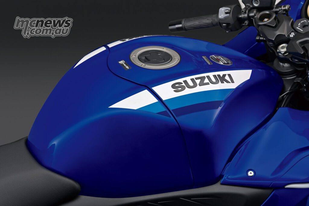 Special Edition получила уникальную графику на баке и премиальную 3D-эмблему Suzuki.