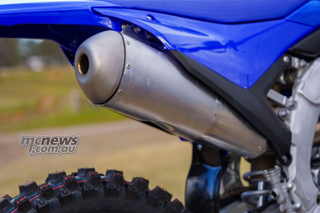 Воздушный короб и выпуск были пересмотрены в рамках работы Yamaha по повышению характеристик при соблюдении актуальных