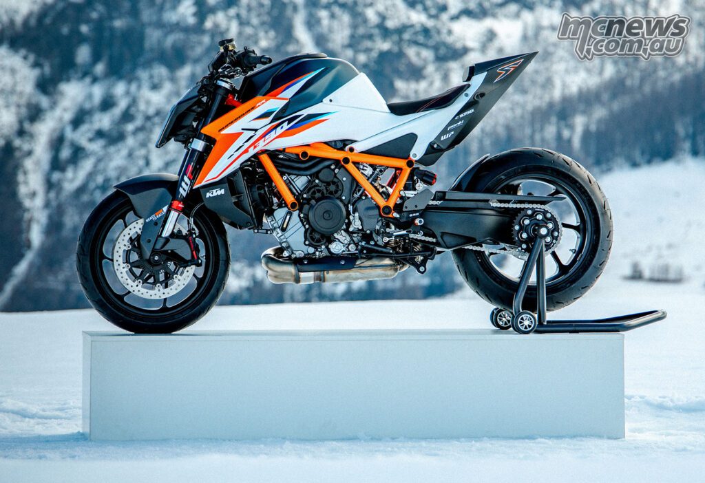 2026 KTM 1390 Super Duke RR — фото 2