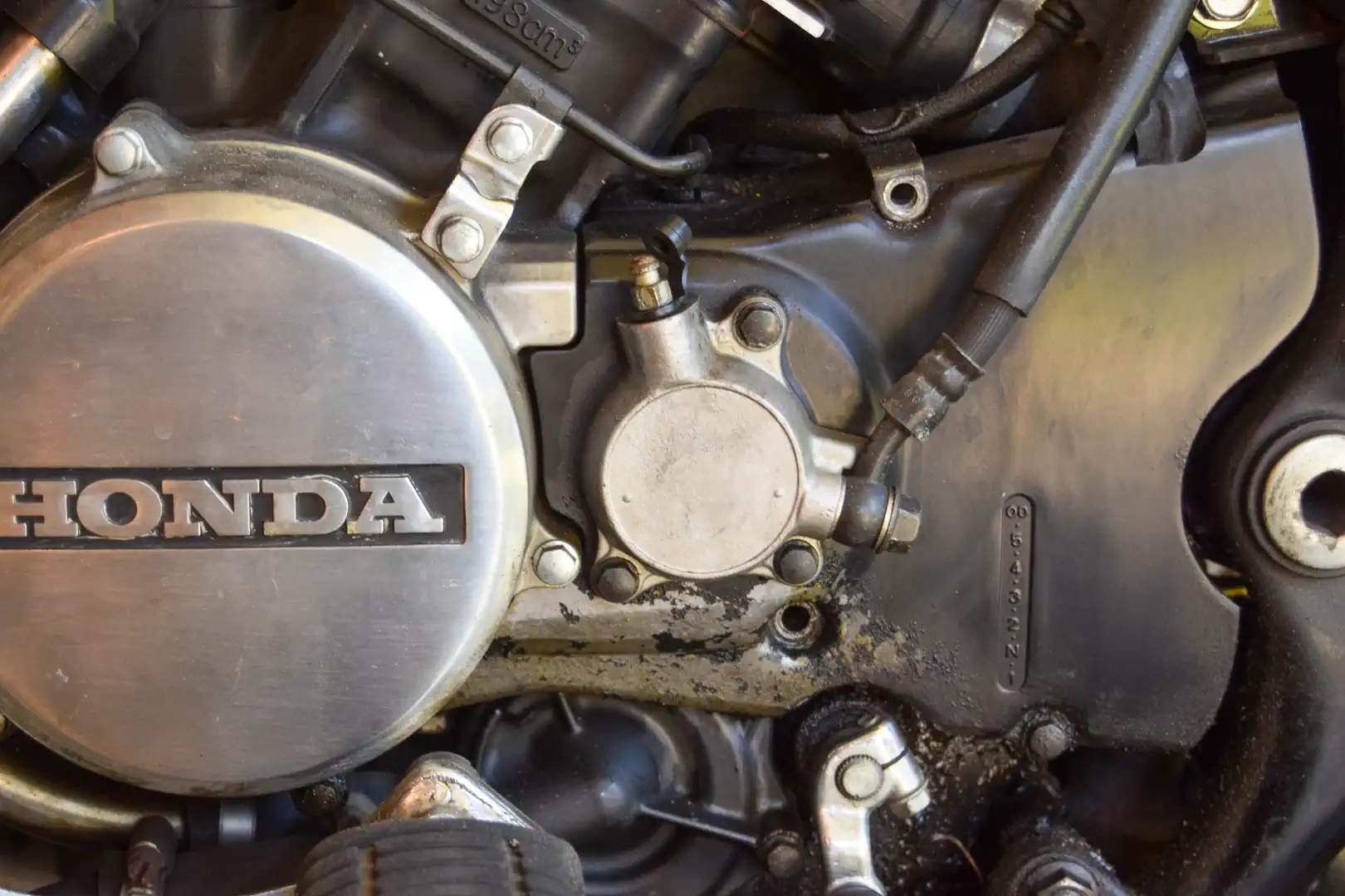 1984 Honda VF500C V30 Magna: замена уплотнений сцепления своими руками