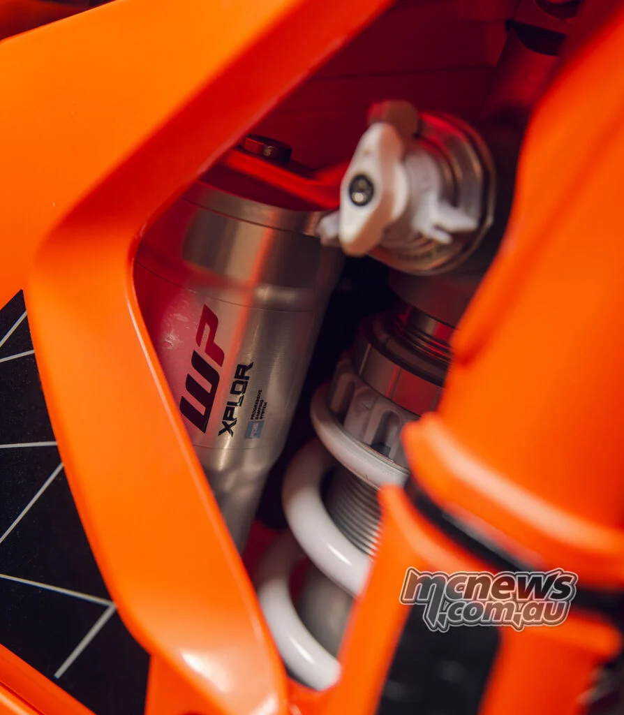 Предыдущие обновления HARDENDURO были более глубокими, включая пересмотренные настройки подвески; в 2027 году знакомая