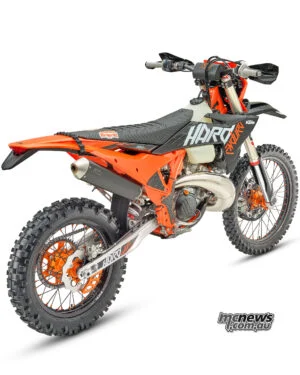 2027 KTM 300 EXC HARDENDURO: без лишней драмы, но с прежним запасом прочности — фото 4
