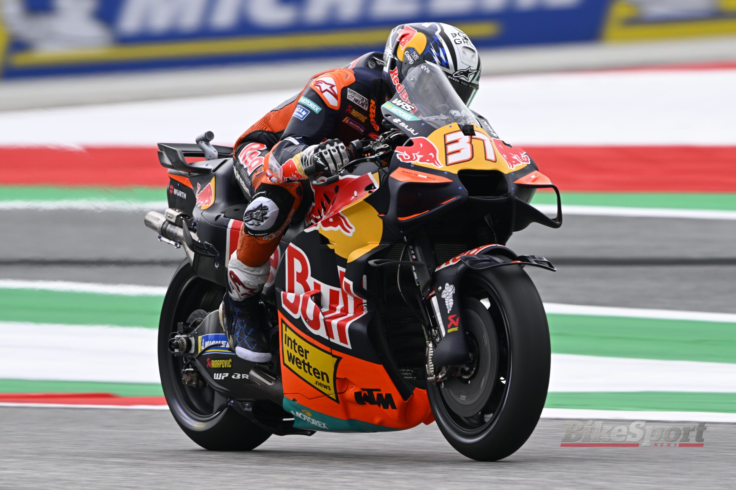 Акоста возглавил FP1 на Гран-при Австрии MotoGP 2026