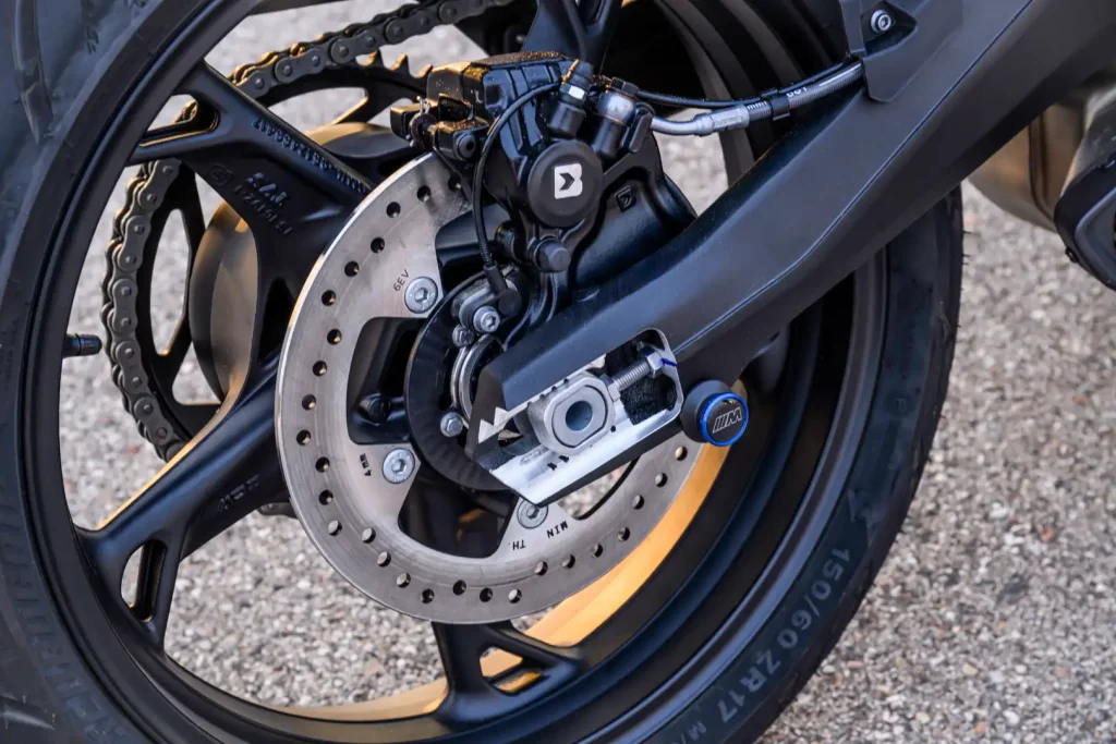 BMW F 450 RR выйдет в США летом 2027 года — фото 4