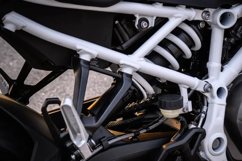 BMW F 450 RR выйдет в США летом 2027 года — фото 3