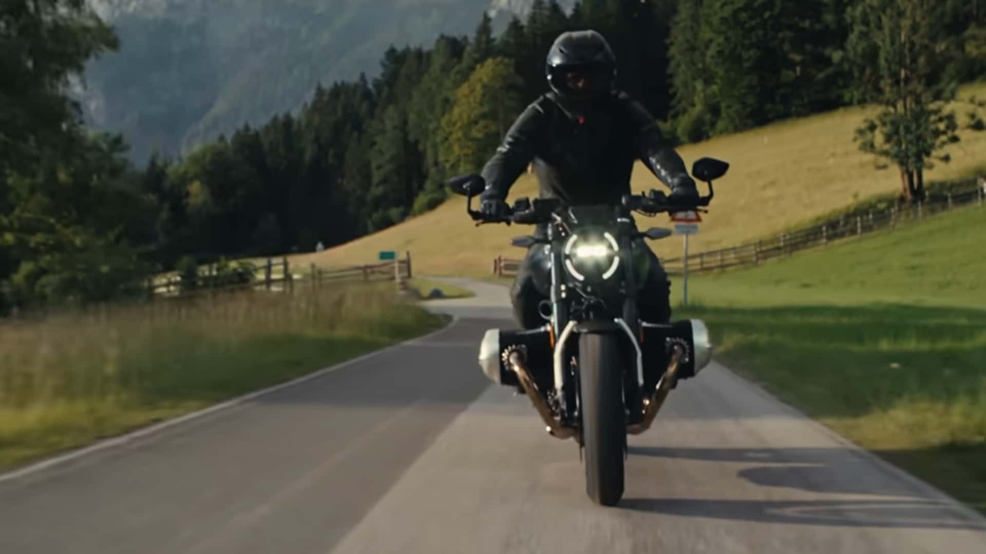 BMW показала R20 до официального дебюта