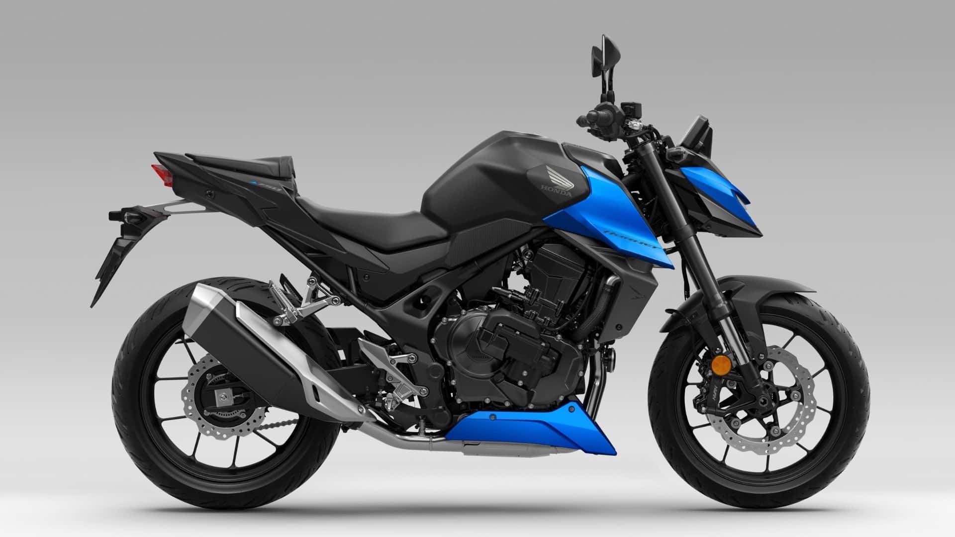 Больше не монохромный мотоцикл: посмотрите на новые цвета Honda CB750 Hornet