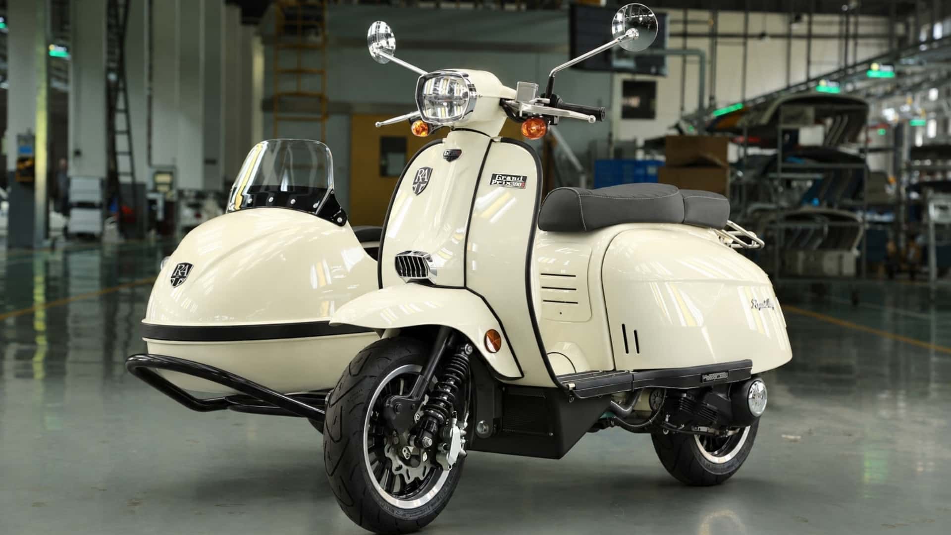 Royal Alloy Grand Prix 300S выйдет с коляской