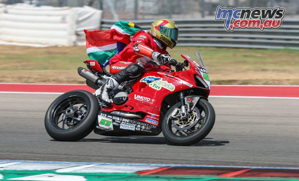 Даррин Байндер отпраздновал титул чемпиона Supersport 2026 года, оформив дубль на COTA и одержав десятую победу в сезоне. –