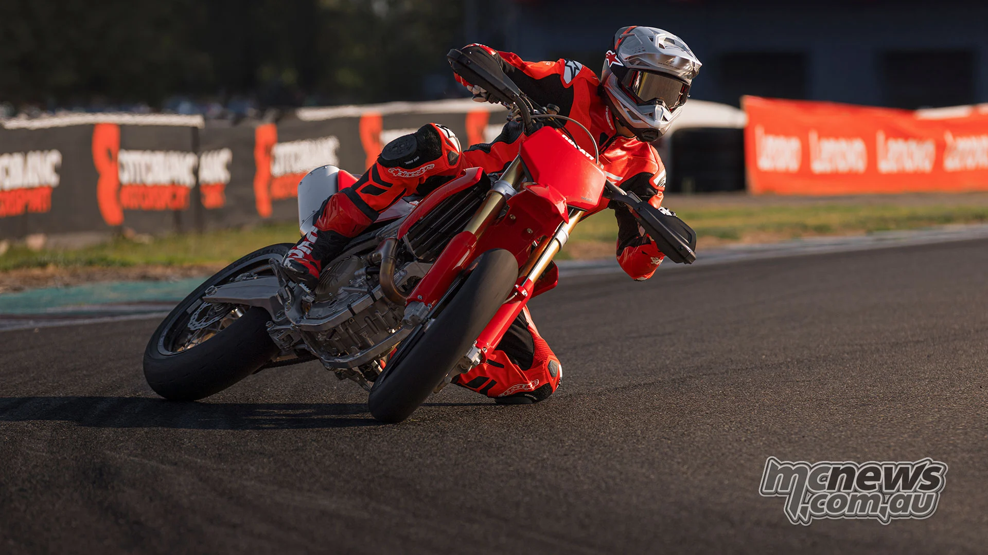 Ducati Desmo450 SM получила австралийский ценник