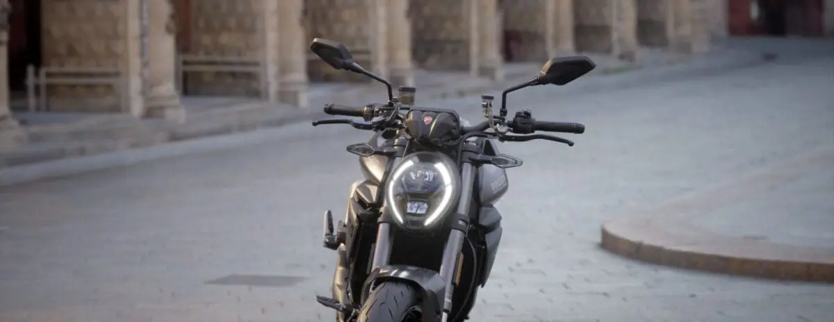 Ducati Monster V2 получил тёмную версию