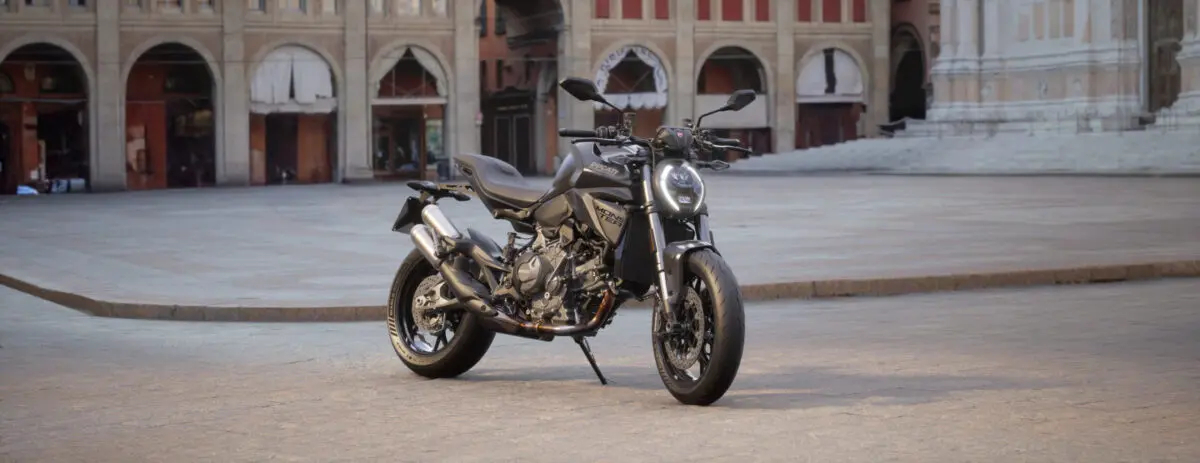 Ducati Monster V2 получил тёмную версию