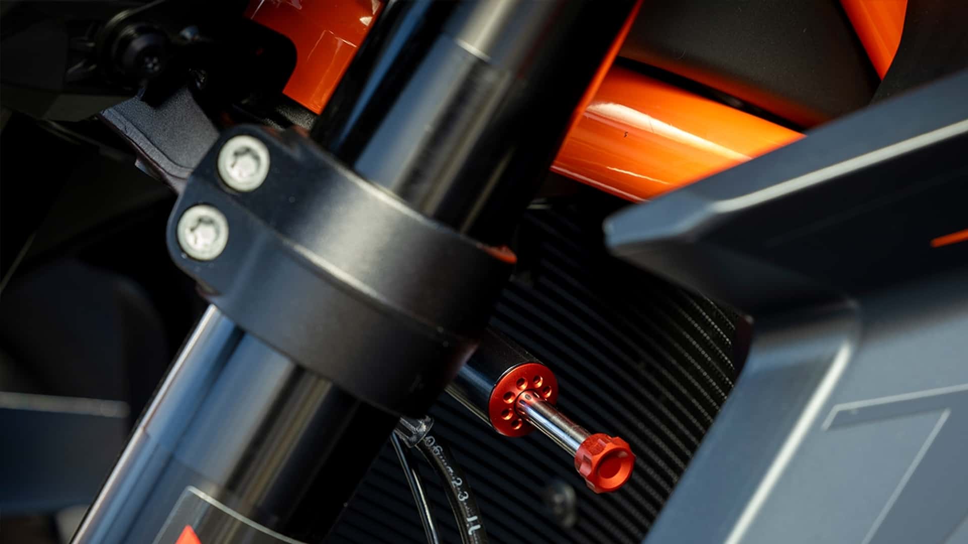Если вы купили рулевой демпфер KTM для поздних версий Super Duke, объявлен отзыв