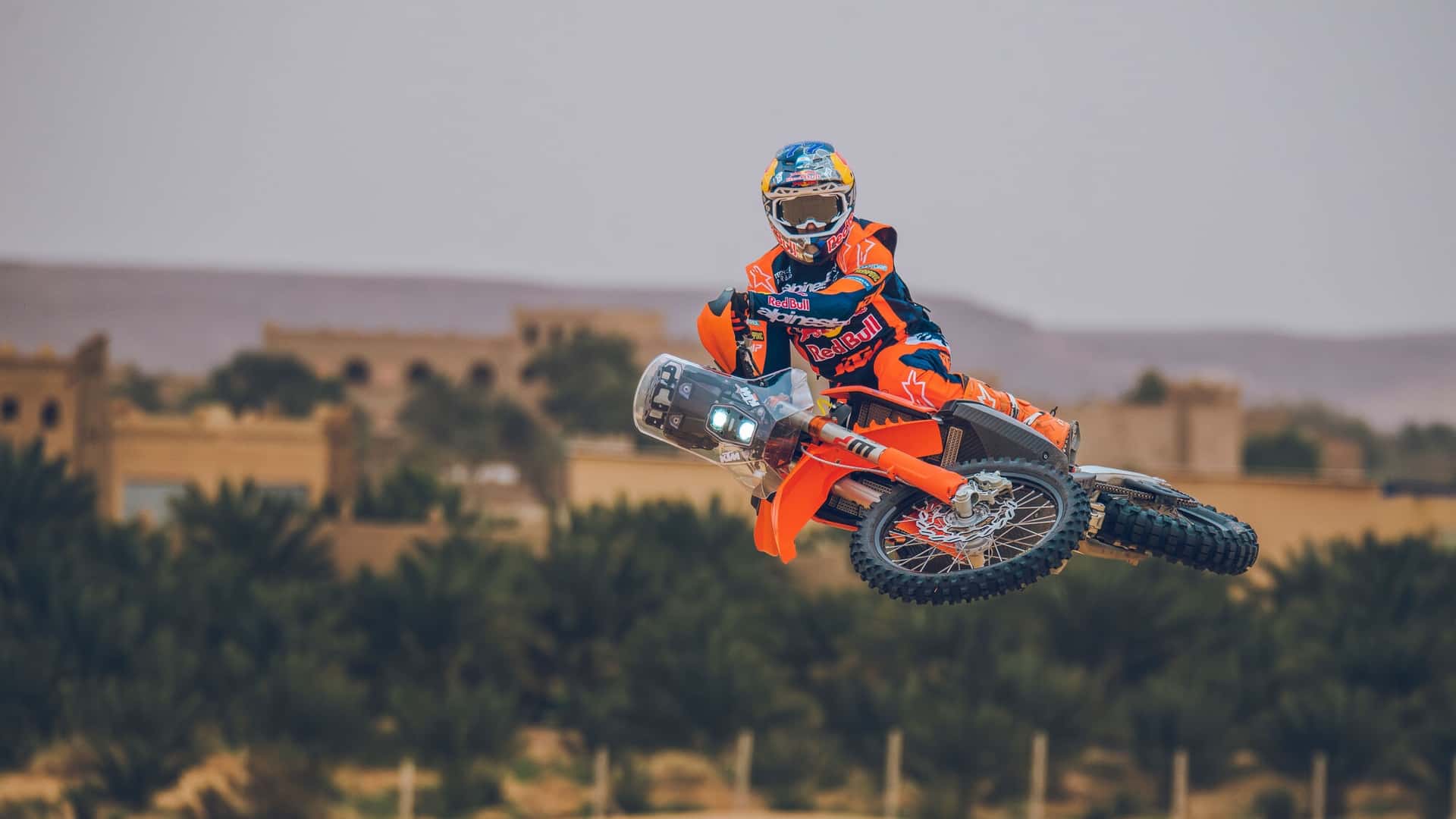 Этот KTM 450 Rally Replica 2027 года — почти максимально близок к заводскому болиду, который когда-либо получат обычные покупатели