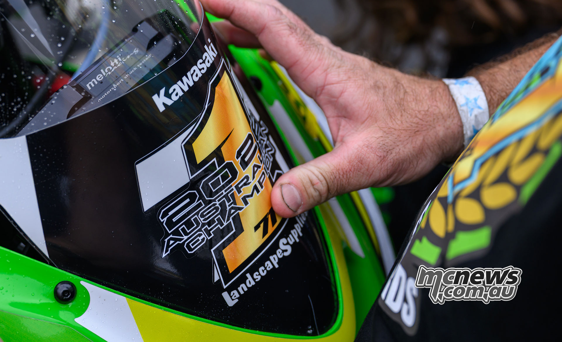 Фарнсворт стал чемпионом Supersport, а Эдвардс закрепил титул Next Gen