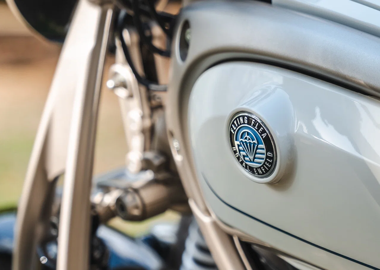 Royal Enfield Flying Flea C6 удивил на ходу — фото 5