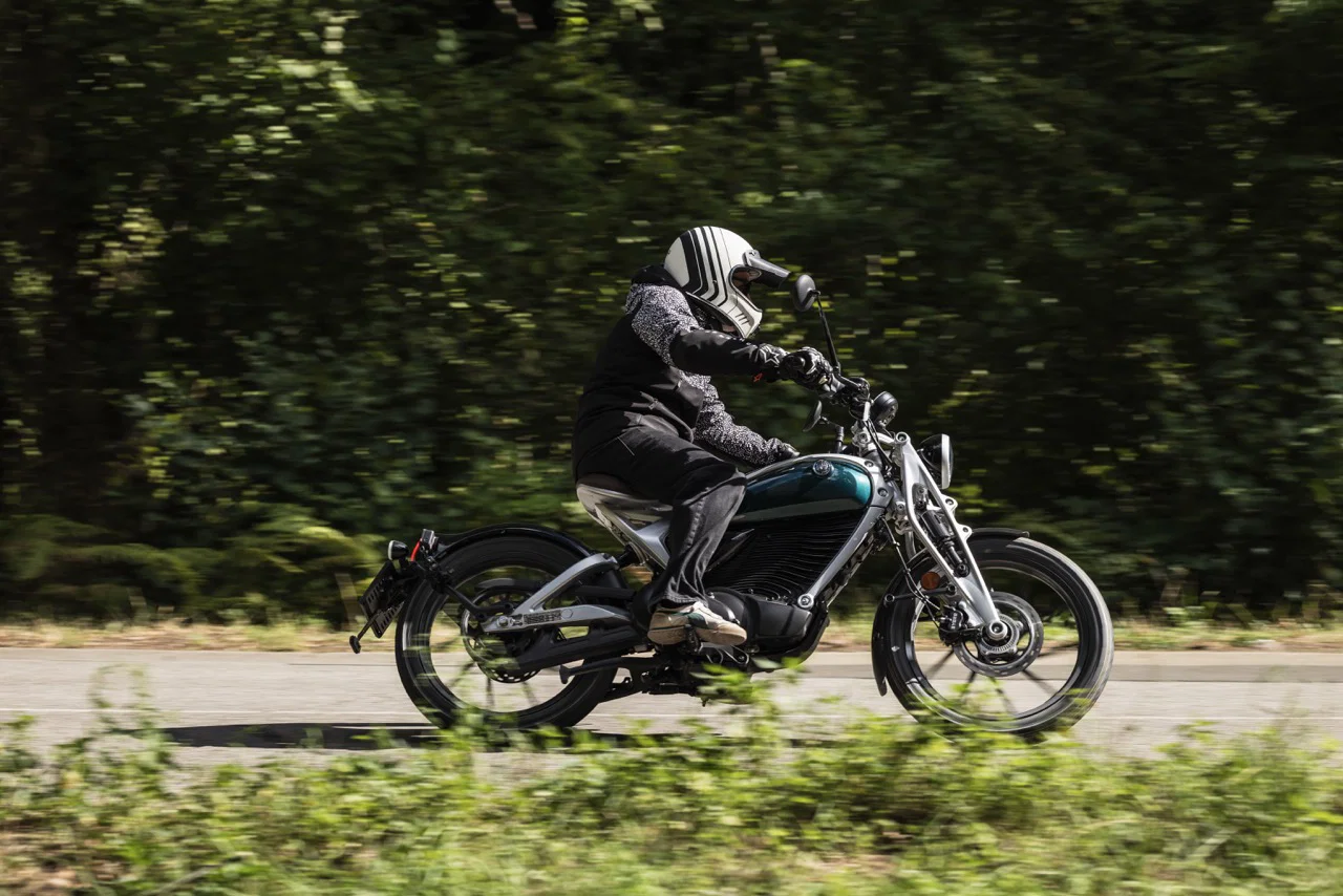 Royal Enfield Flying Flea C6 удивил на ходу — фото 4