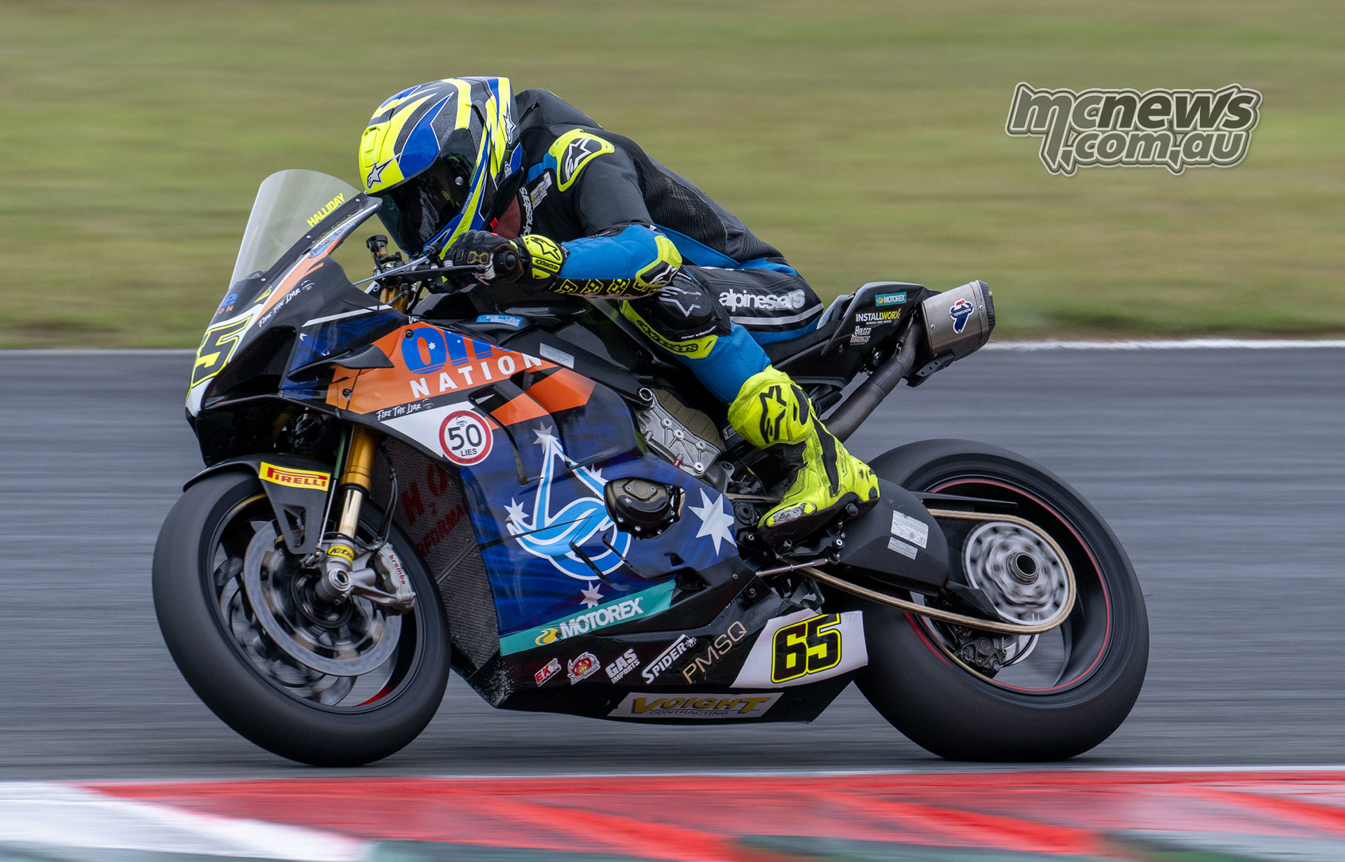 Холлидей опередил Аллертона на старте финала ASBK на Queensland Raceway