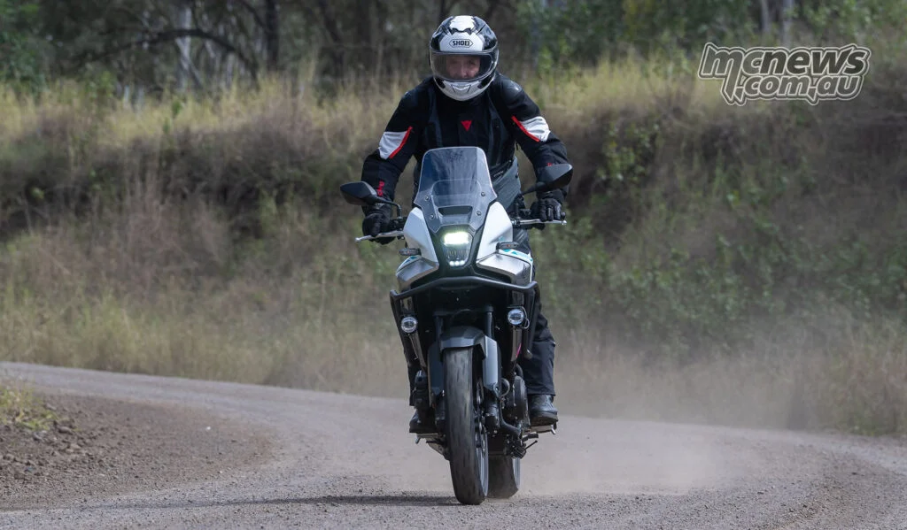 Honda Selectable Torque Control легко отключается, когда на рыхлом покрытии требуется больше свободы заднего колеса.