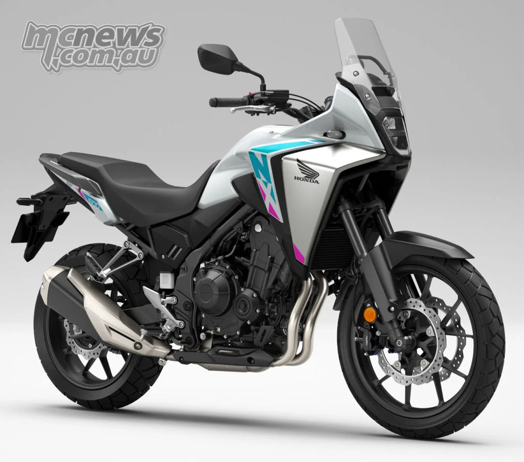 Обычный механический NX500 по-прежнему оснащается знакомым 471-кубовым рядным двухцилиндровым мотором и шестиступенчатой