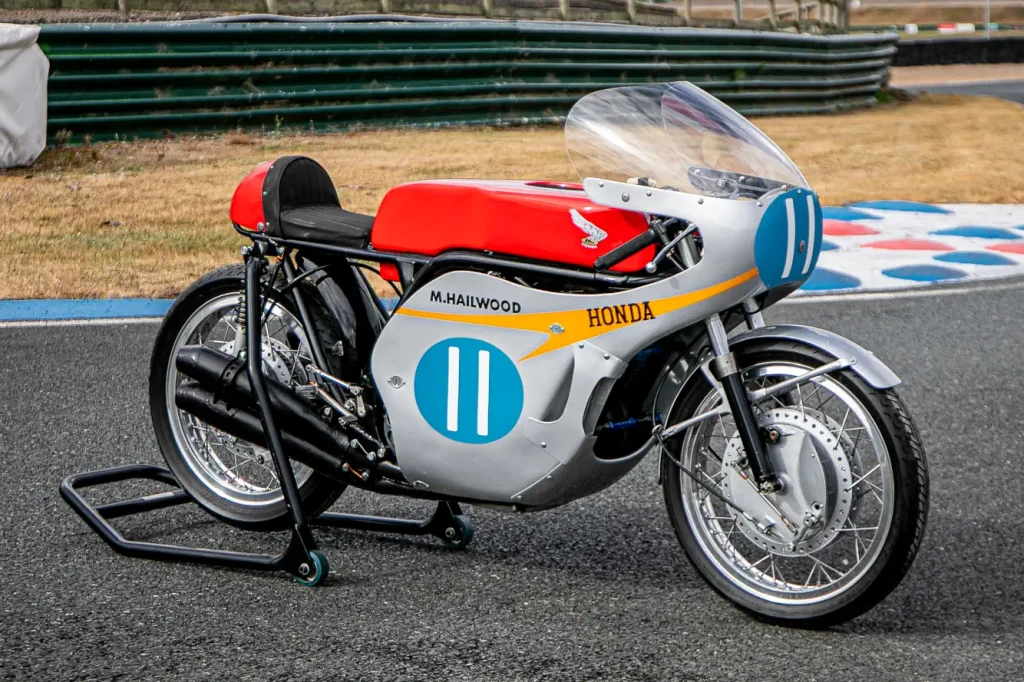 Honda RC173 1966 года Майка Хейлвуда уйдет с молотка