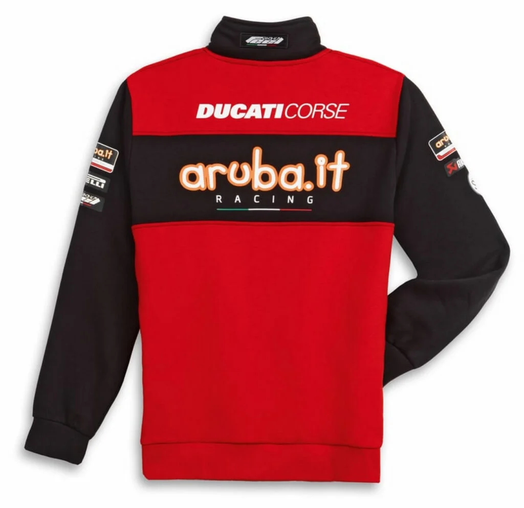 Маркировка Aruba.it и Ducati Corse указывает на вдохновение WorldSBK в толстовке Team Replica 26.
