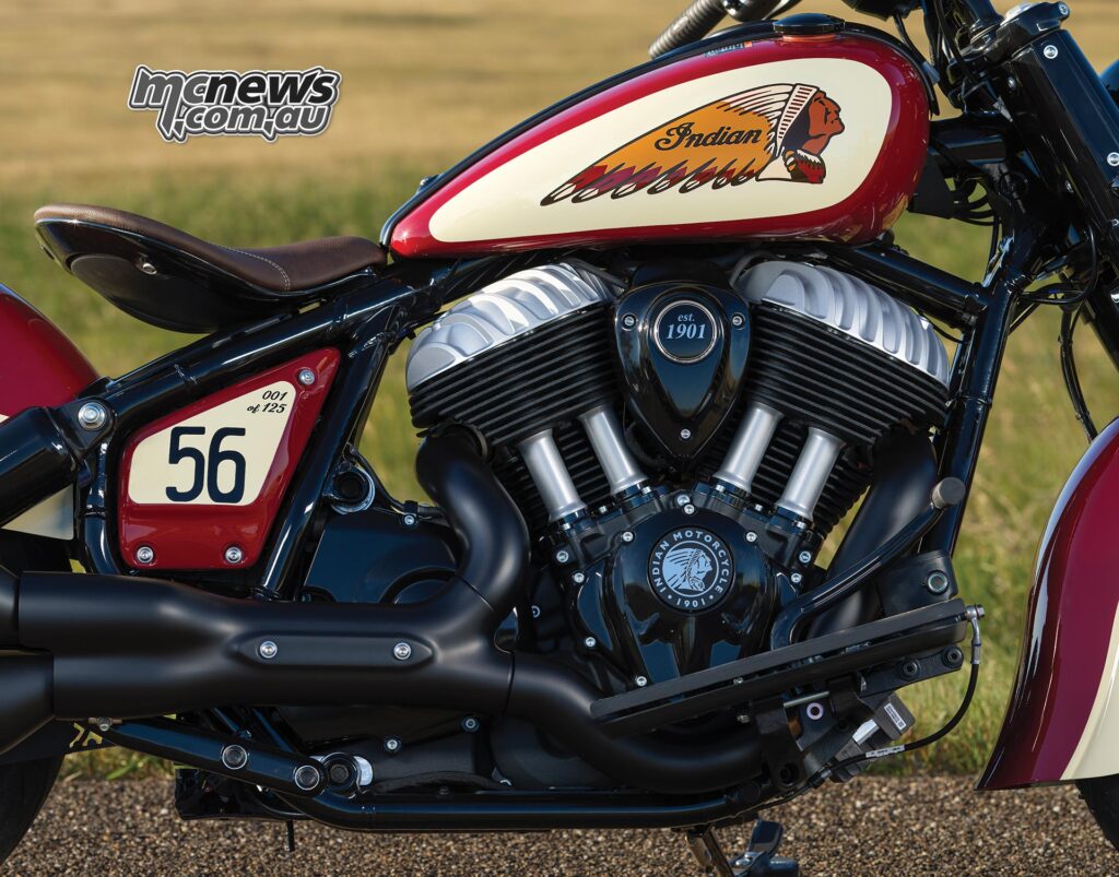Воздушно-охлаждаемый V-twin Thunderstroke 116 развивает заявленные 156 Нм, а окрашенные головки цилиндров и трубки