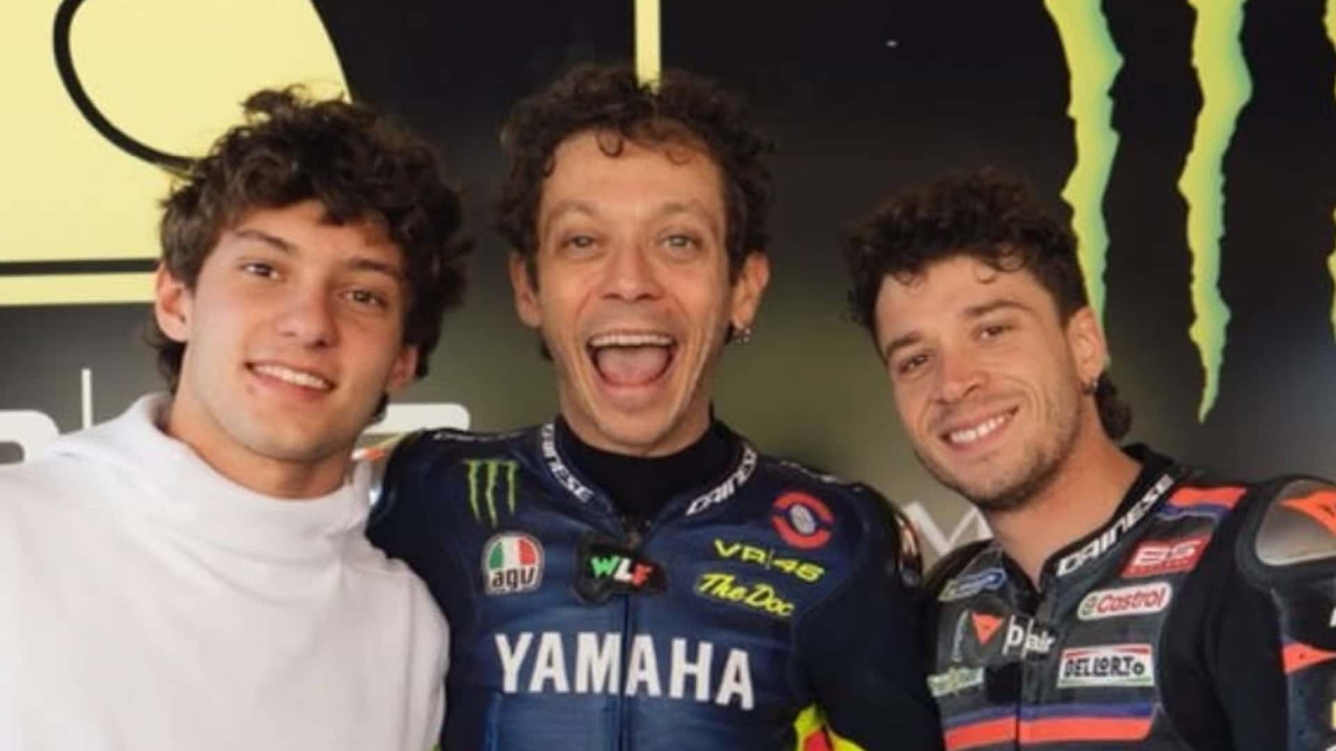 Кими Антонелли из F1 — настоящий сорвиголова на кроссовом байке: он гоняется с чемпионом MotoGP