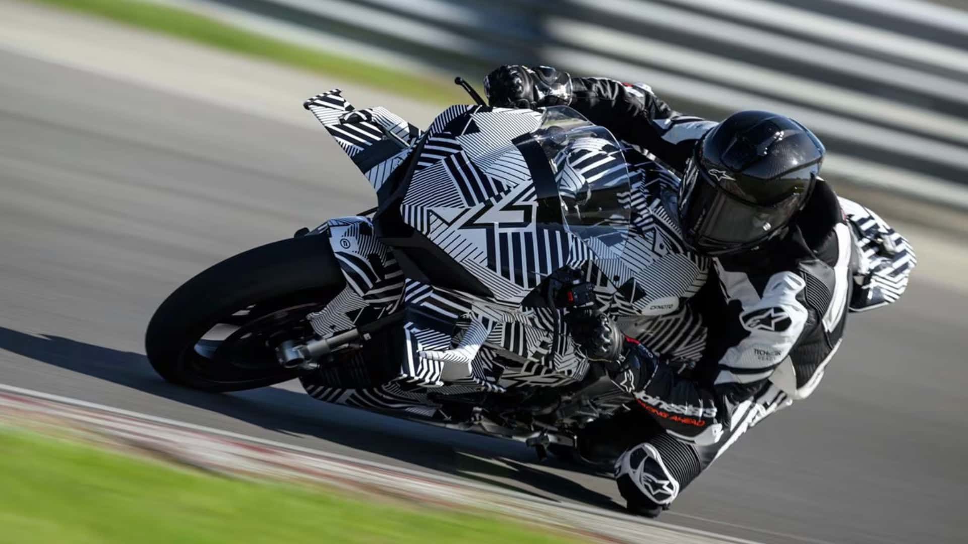 Китайский V4-супербайк CFMoto прошел проверку гонщиками MotoGP