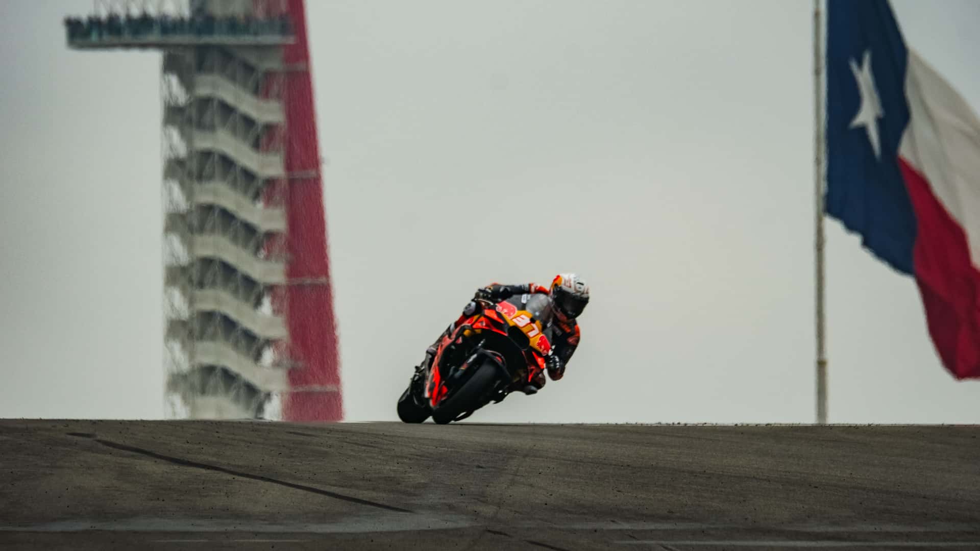 Руководство MotoGP держит спорт в заложниках, потому что команды требуют справедливого доступа к доходам