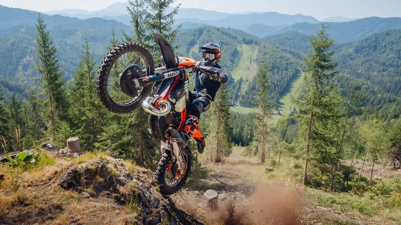 Новый внедорожный мотоцикл KTM обещает забираться буквально на любой мыслимый склон