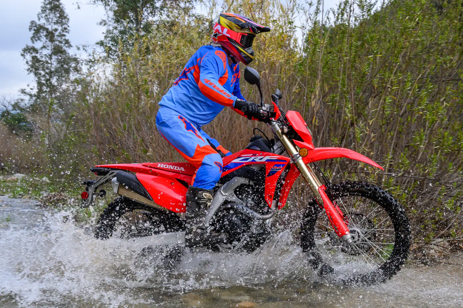 Обзор шин Pirelli Scorpion XC Mid Hard: ориентированы на бездорожье, допущены для дорог общего пользования