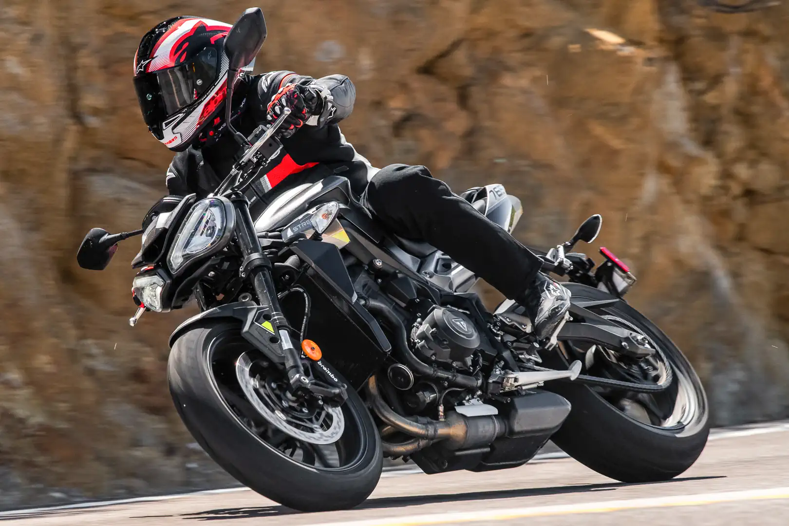 Обзор шлема Alpinestars Supertech R10: для улицы и трека