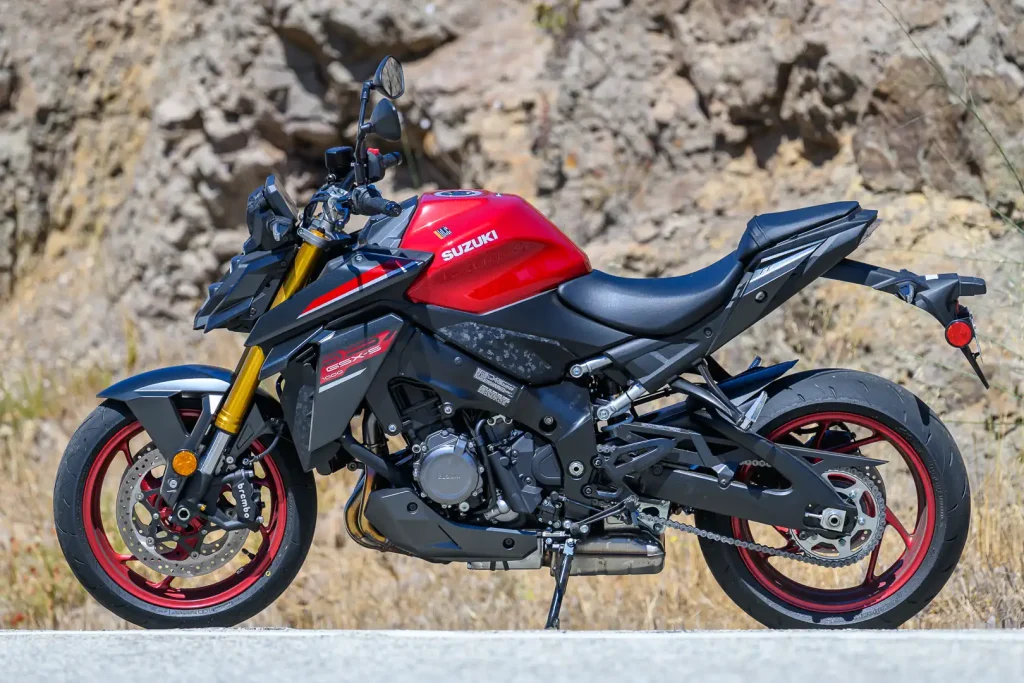 11 быстрых фактов о Suzuki GSX-S1000 2026 года