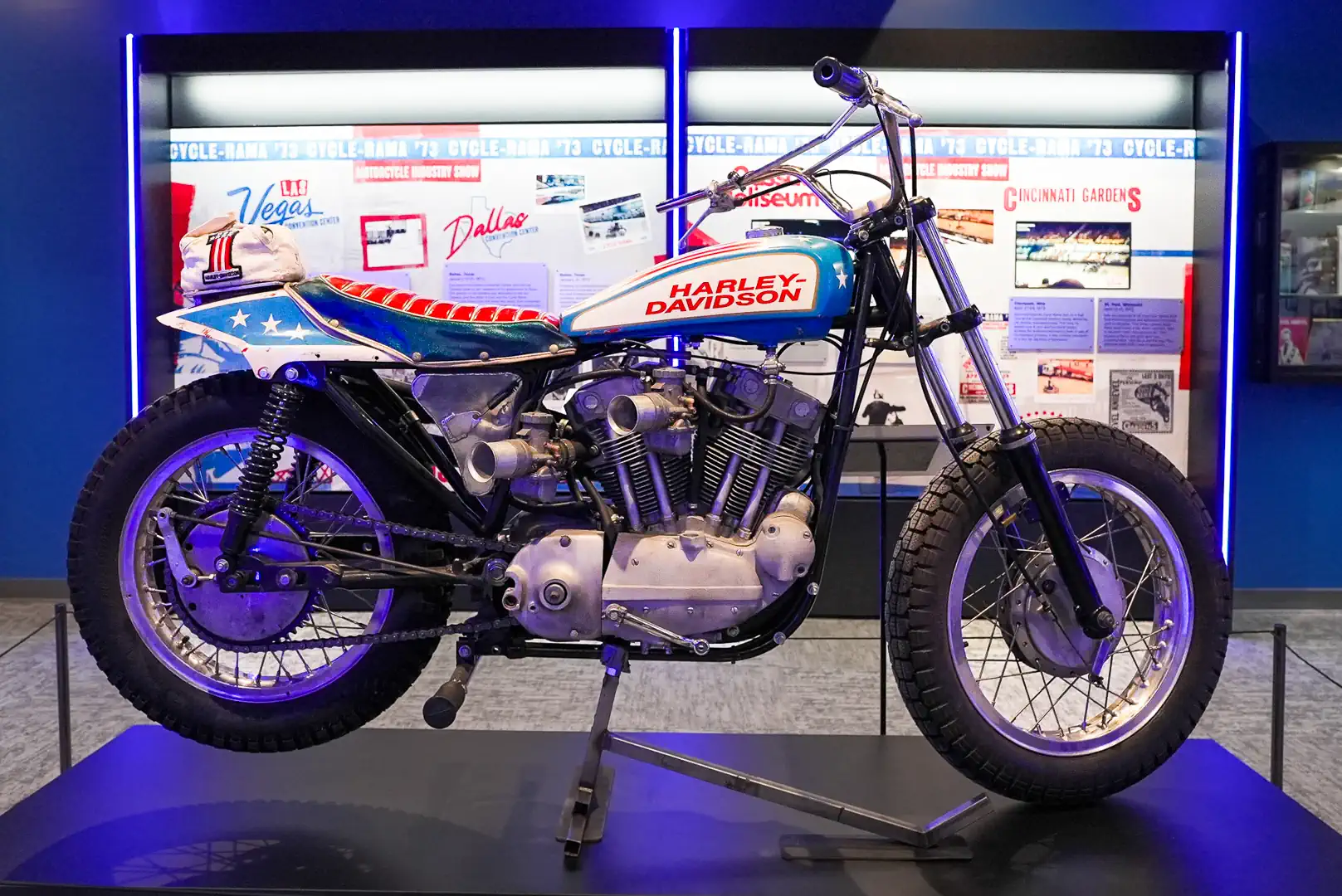 Опыт Evel Knievel открылся в Лас-Вегасе с его прыжковыми мотоциклами
