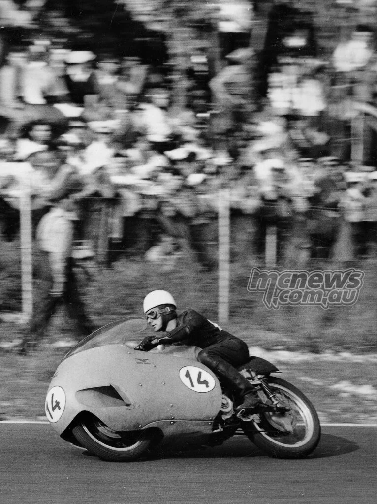 Кит Кэмпбелл стал первым австралийским чемпионом мира Grand Prix в 1957 году, выиграв титул в классе 350 куб. см для Moto