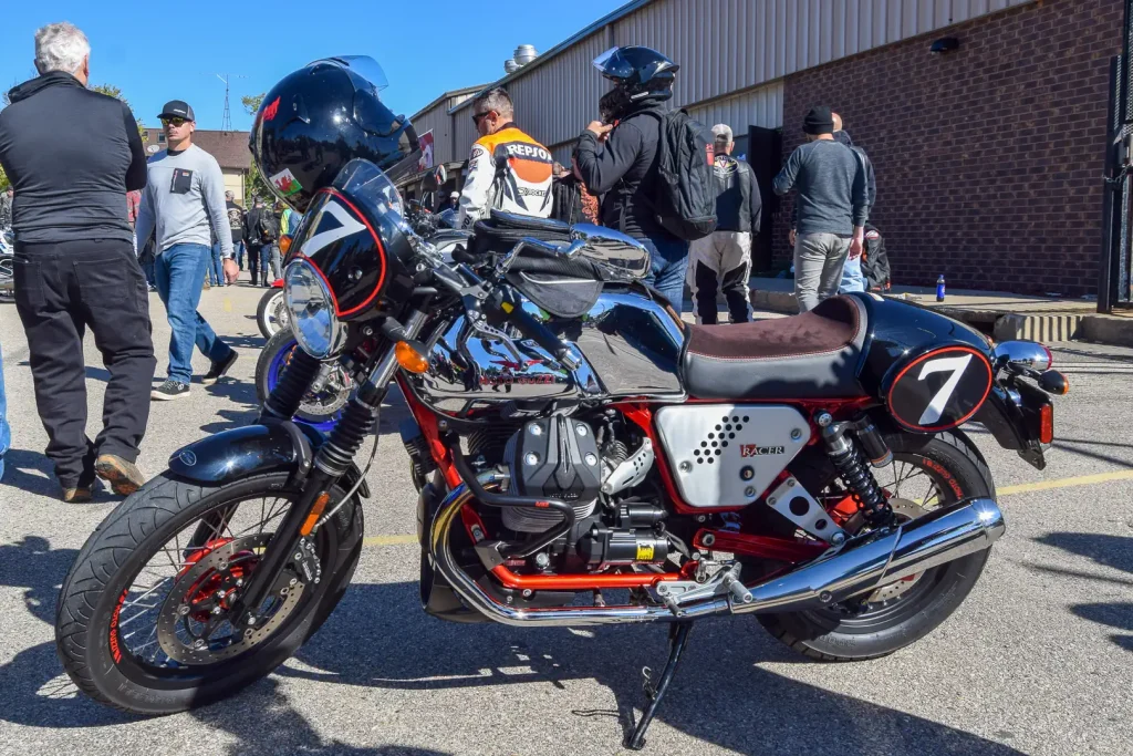 Этот Moto Guzzi с хромированным баком — один из самых красивых кафе-байков, какие только можно увидеть